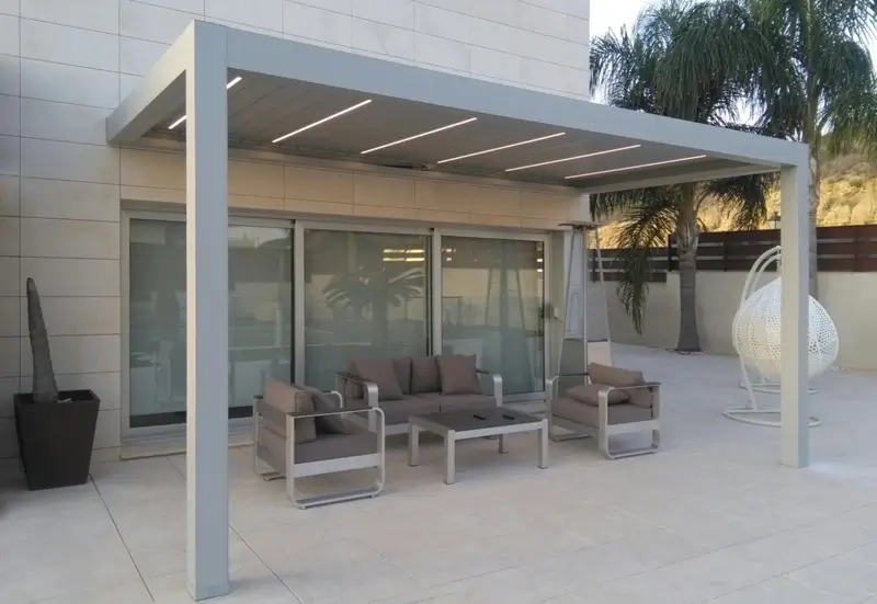 pergola-bioclimatique-adossee